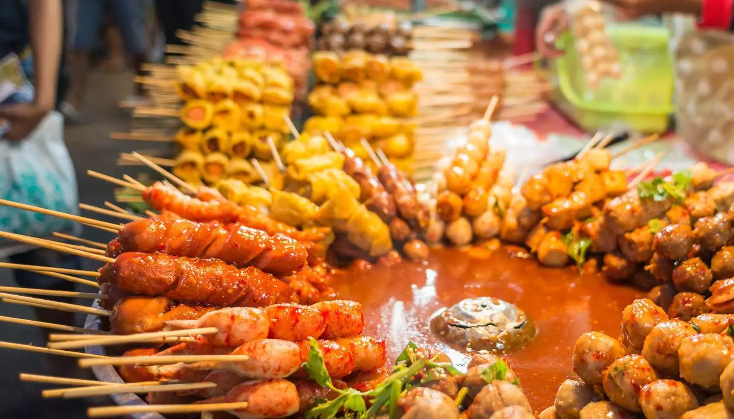 Sốt sala chua ngọt chấm cá viên và xiên que Thái Lan - Luc Minh Nhat
